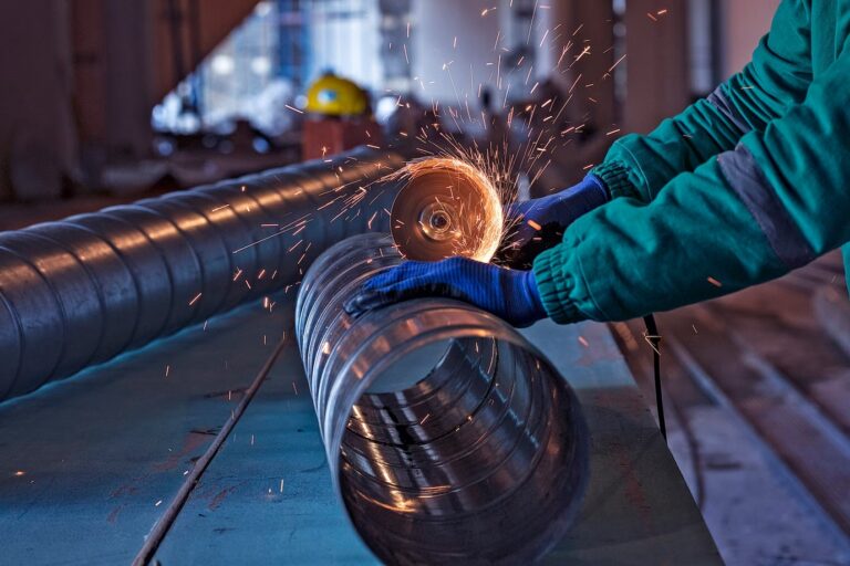 arc-welding-steel-construction-site_2831-695